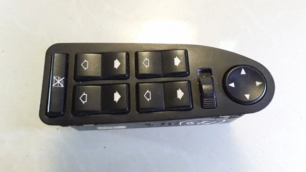 Electric window control switch – BMW 5 Series E39 (1996-2003)