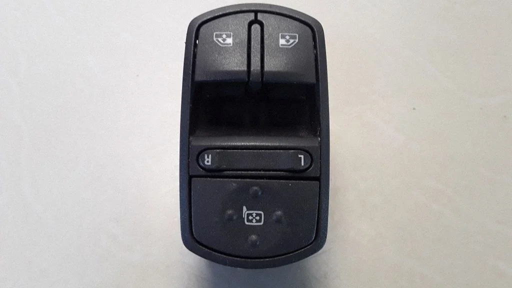 Electric window control switch – Opel Corsa D (2006-2014)