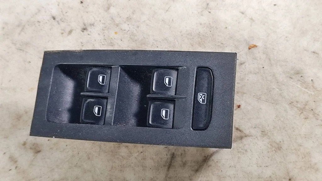 Electric window control switch – Skoda Octavia Mk3 (5E) (2013-2019)