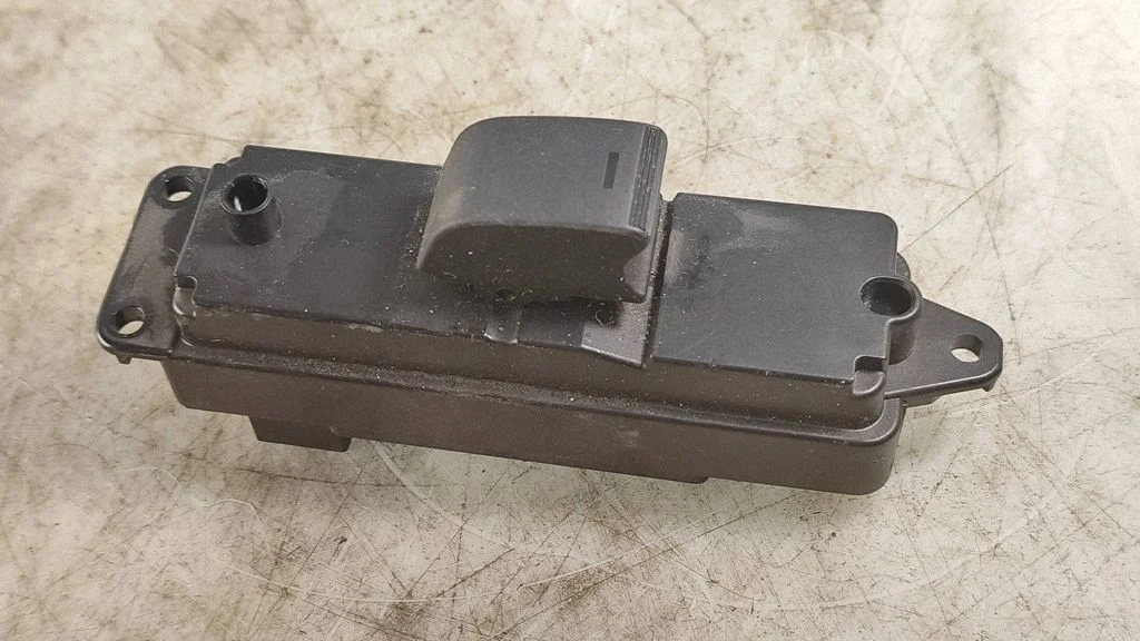 Electric window control switch GS1D66380