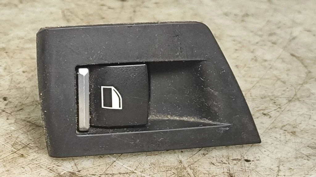Electric window control switch – BMW 5 Series F10 F11 (2009-2016)