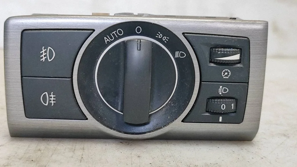 Light switch 96628670