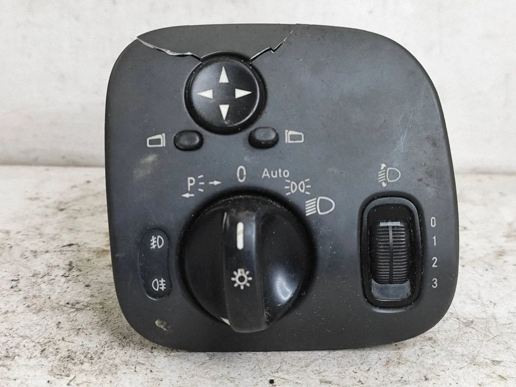 Light switch – Mercedes-Benz C-Class W203 (2000-2007)