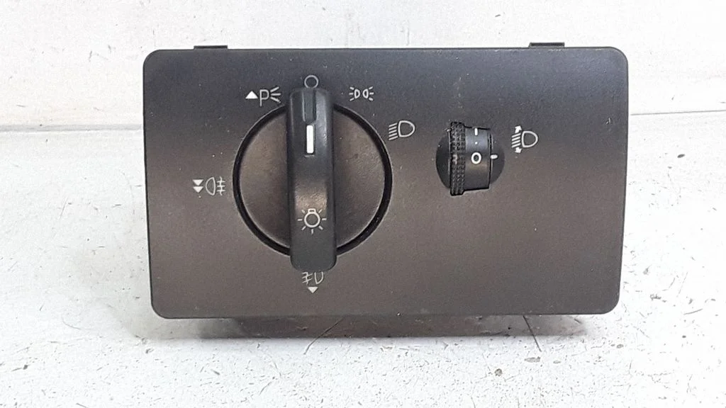 Light switch – Ford Mondeo Mk III (2000-2007)