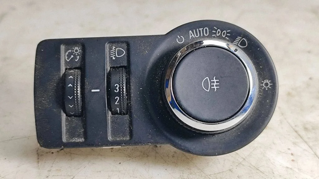 Light switch – Opel Insignia A (2008-2017)