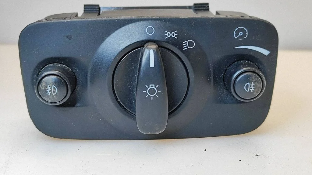 Light switch 6G9T13A024DF