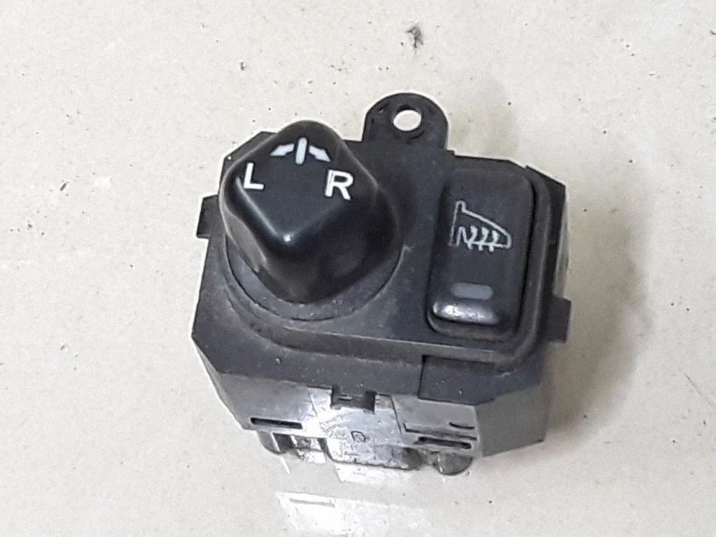 Wing mirror switch SEAE012M1