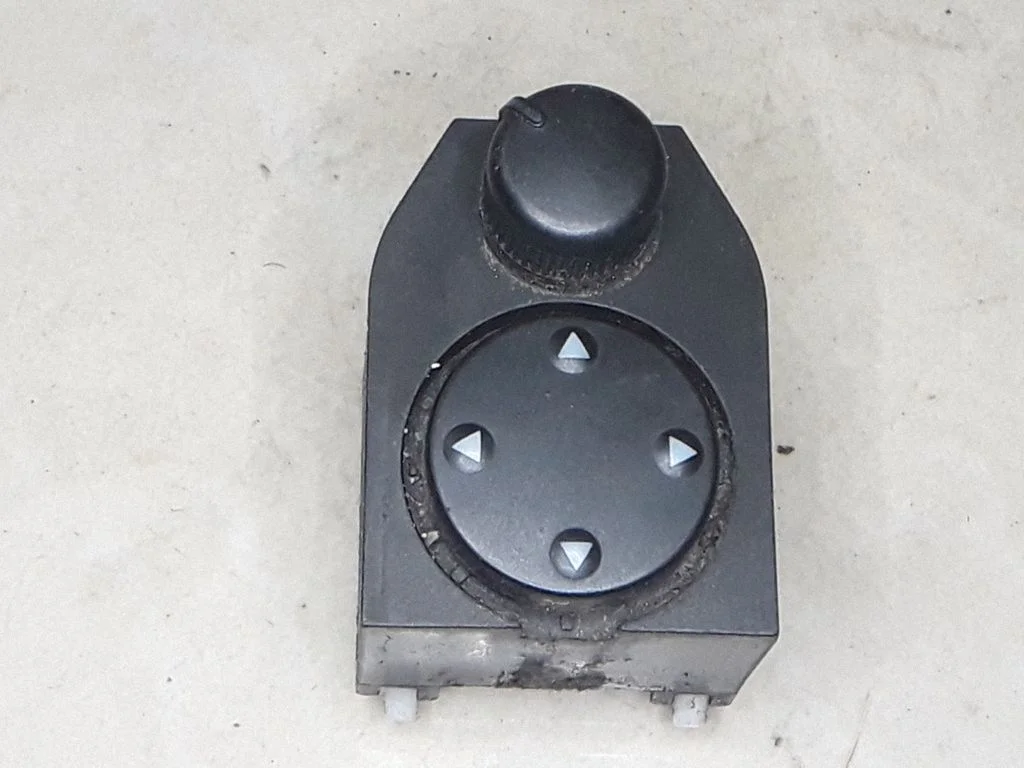 Küljepeeglite lüliti 8D0959565A
