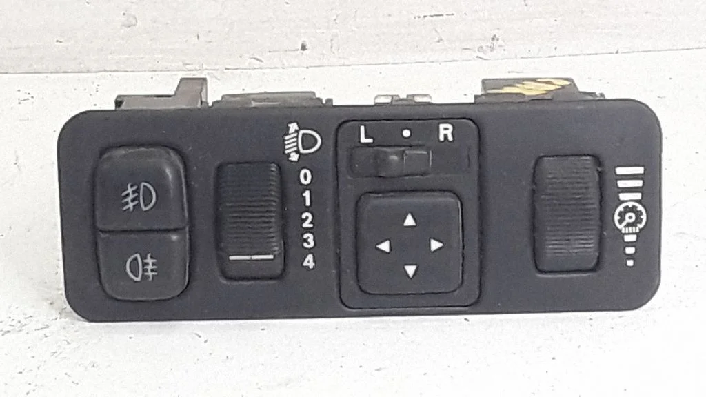 Spoguļu slēdzis MR740608