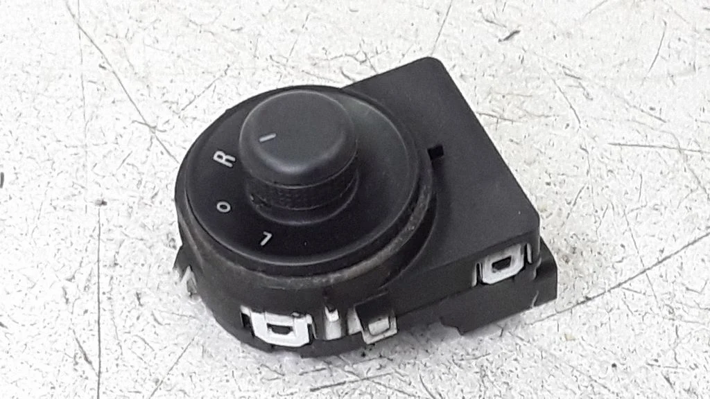 Wing mirror switch 13271827
