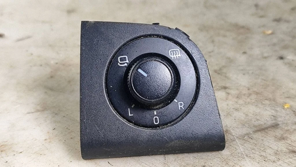 Wing mirror switch – Skoda Octavia Mk3 (5E) (2013-2019)