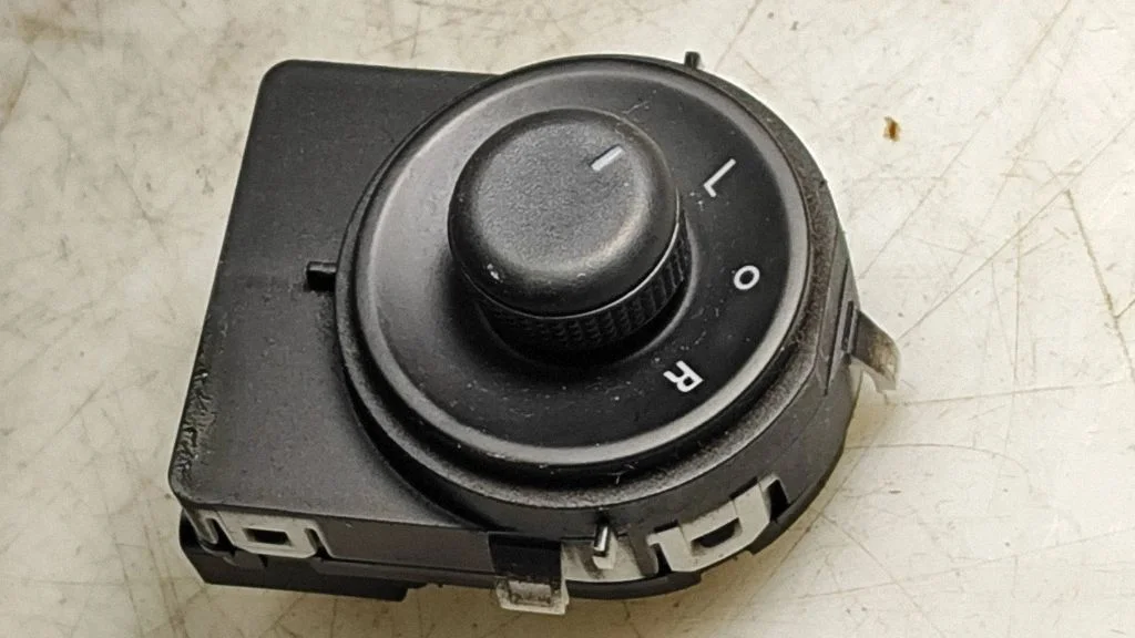 Wing mirror switch – Opel Insignia A (2008-2017)