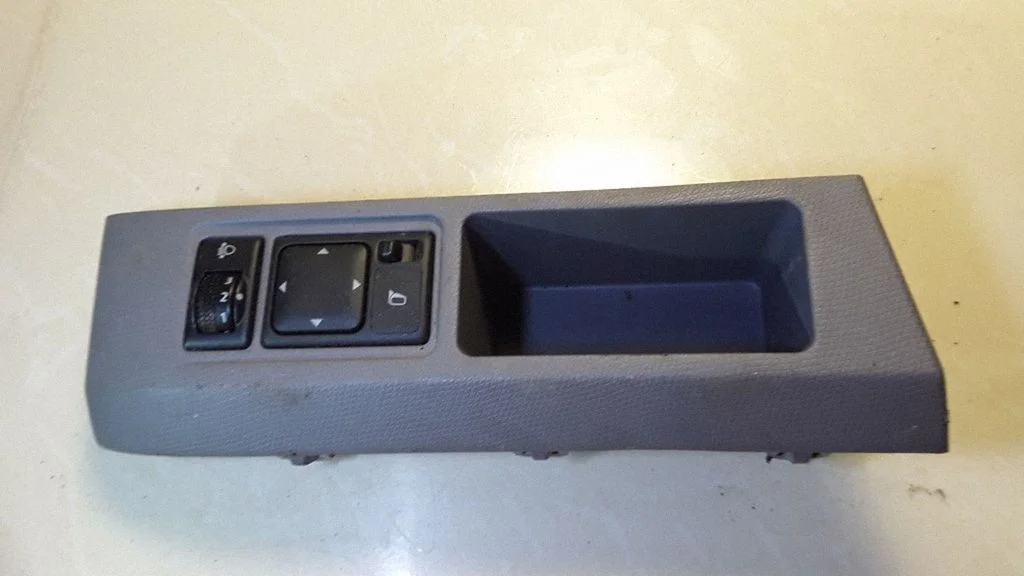 Wing mirror switch 68486