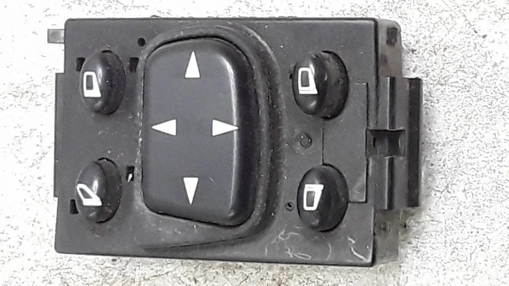 Wing mirror switch 2208211551