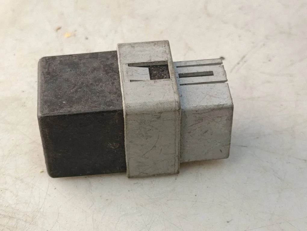 Other relay – Mitsubishi Carisma (2000-2004)