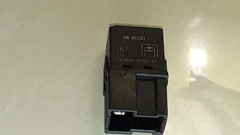 Other relay – Mitsubishi Carisma (1996-1999)