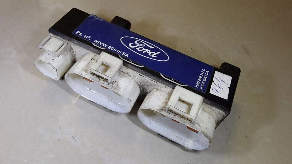 Coolant fan relay – Volkswagen Sharan (1996-2000)