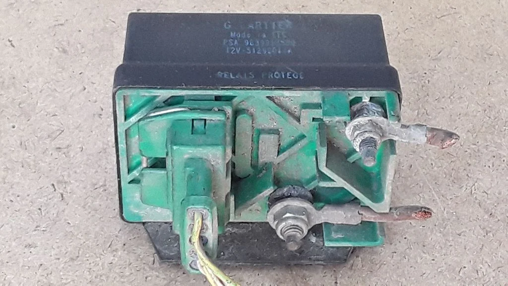 Glow plug pre-heat relay