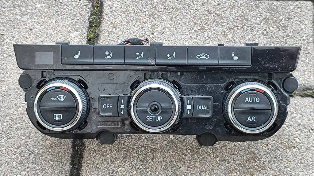 Kliimaseadme/kütte juhtplokk (salongis) – Skoda Octavia Mk3 (5E) (2013-2019)