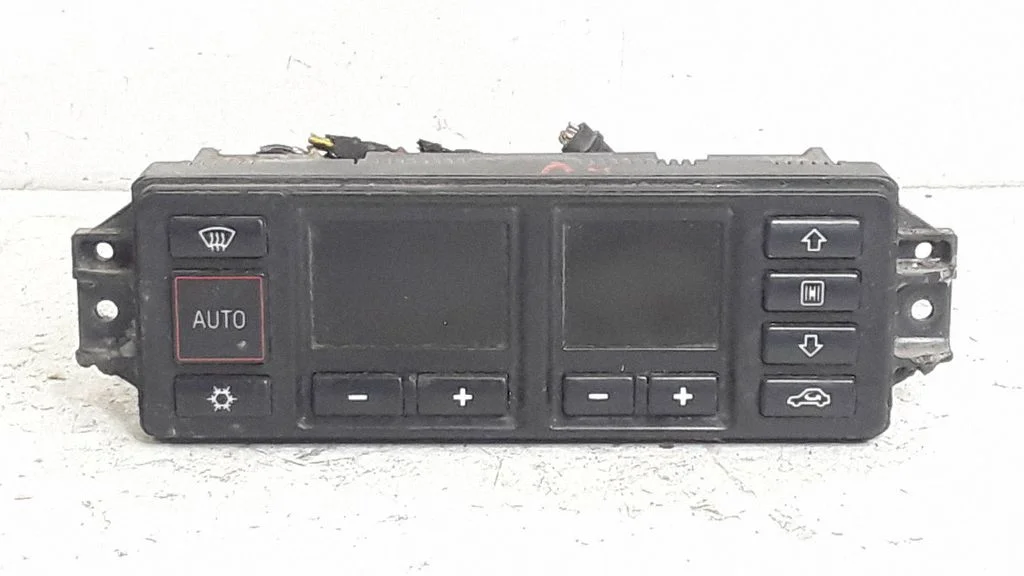 Kliimaseadme/kütte juhtplokk (salongis) – Audi A4 S4 B5 8D (1994-1999)
