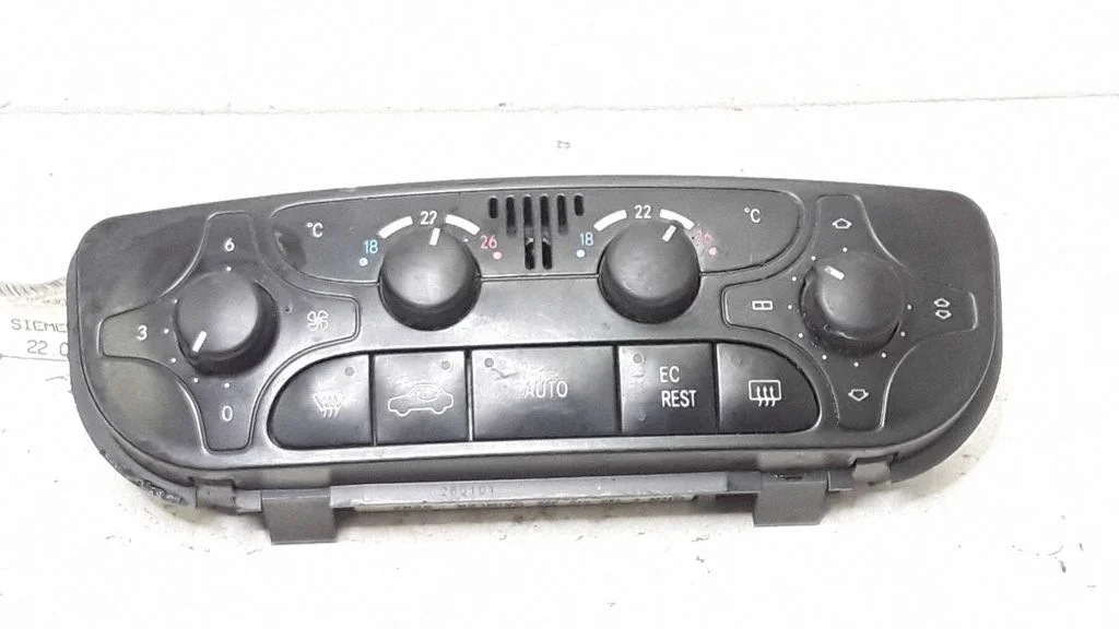 Climate control unit – Mercedes-Benz C-Class W203 (2000-2007)