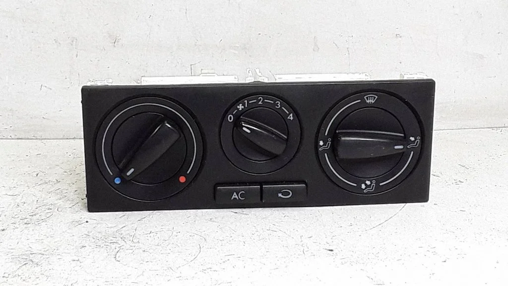 Climate control unit – Volkswagen Golf IV (1998-2005)