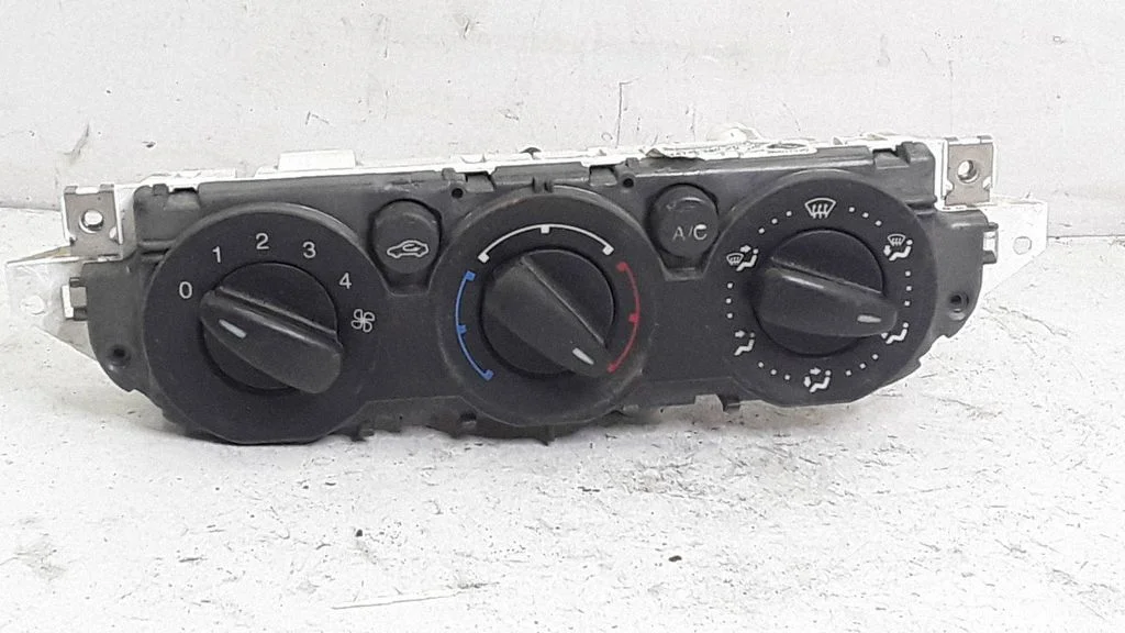 Kliimaseadme/kütte juhtplokk (salongis) 3M5T19980AD
