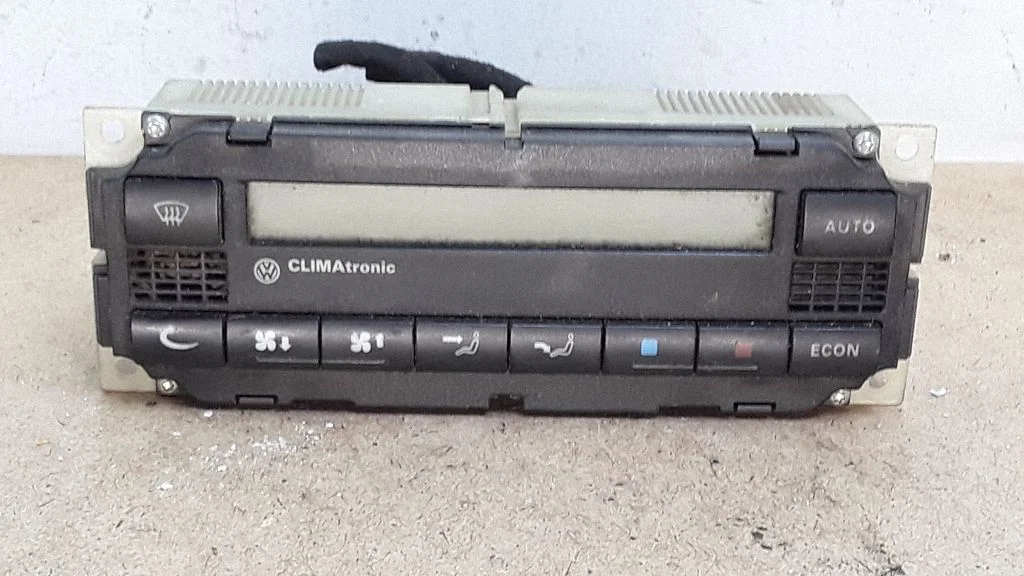 Climate control unit – Volkswagen Golf IV (1998-2005)