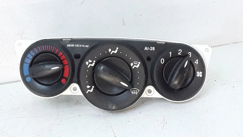 Kliimaseadme/kütte juhtplokk (salongis) – Ford Focus (1998-2004)