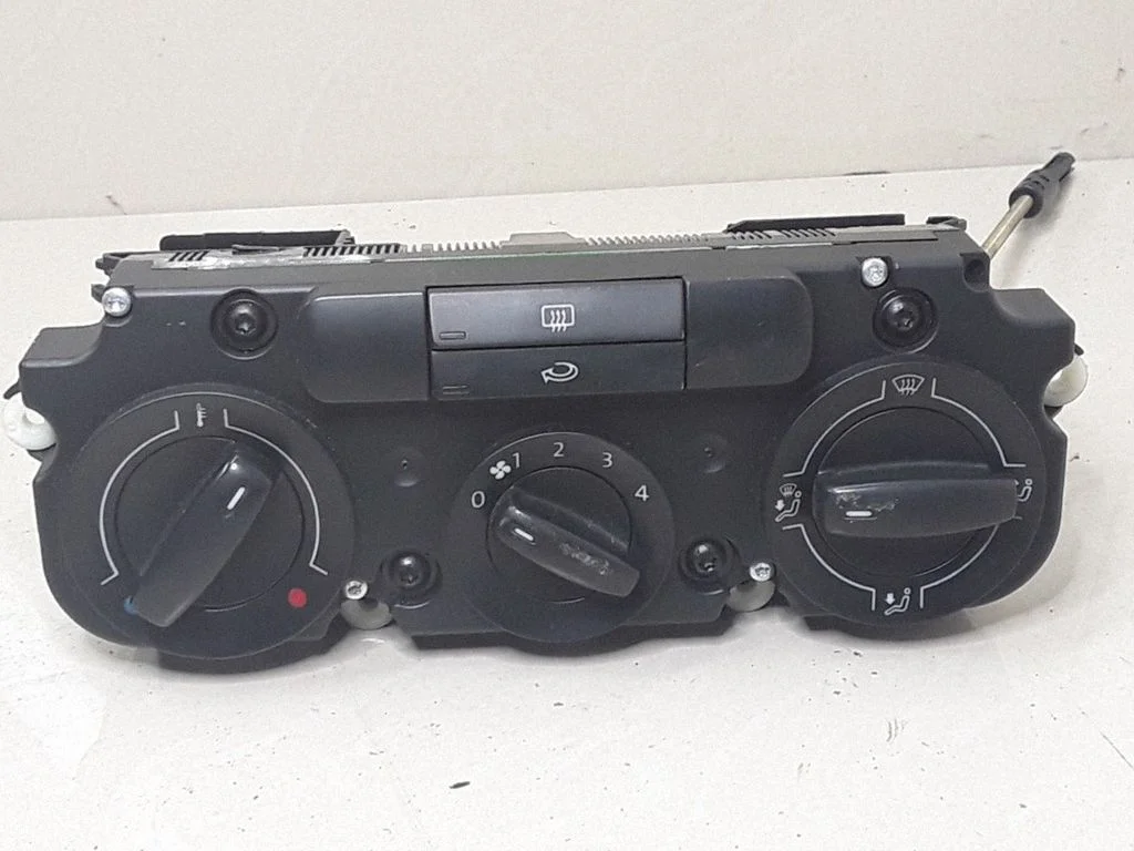 Climate control unit – Volkswagen Golf IV (1998-2005)