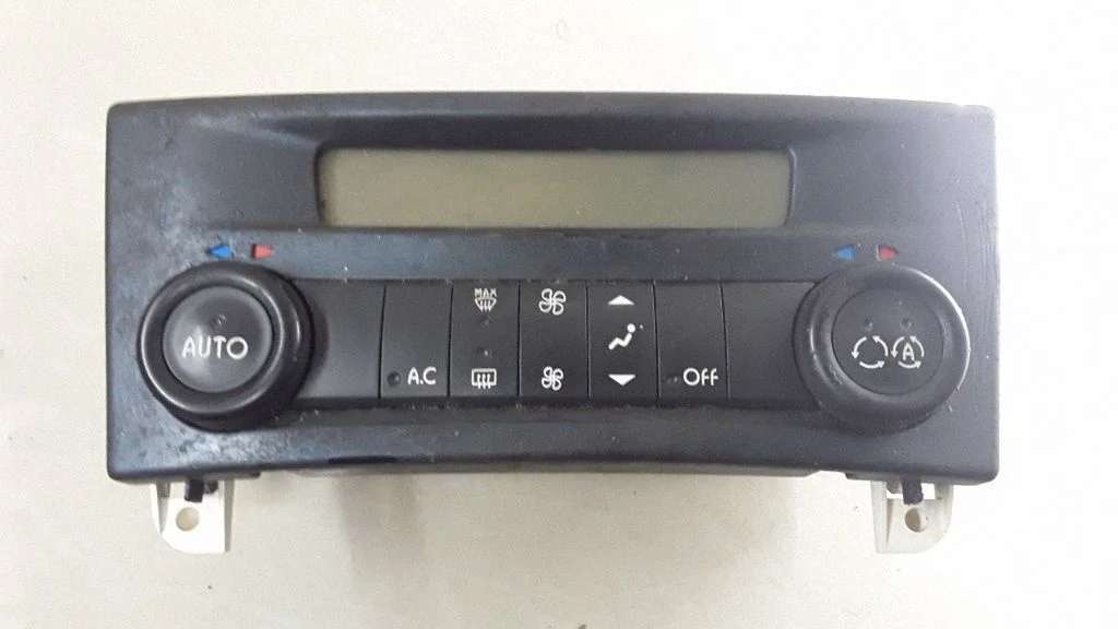 Climate control unit – Renault Laguna II (2001-2007)