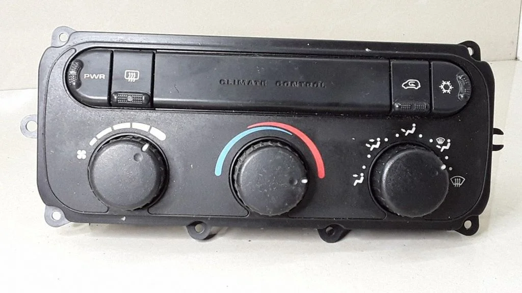 Climate control unit – Chrysler Grand Voyager IV (2001-2007)