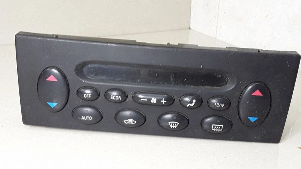 Kliimaseadme/kütte juhtplokk (salongis) JFC101785