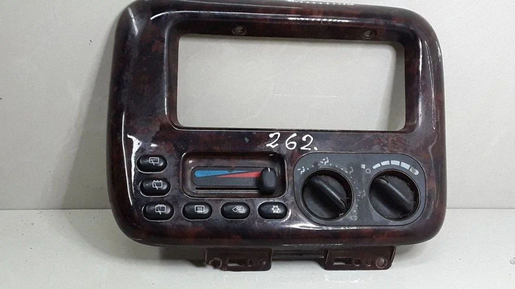 Climate control unit – Chrysler Grand Voyager III (1995-2000)