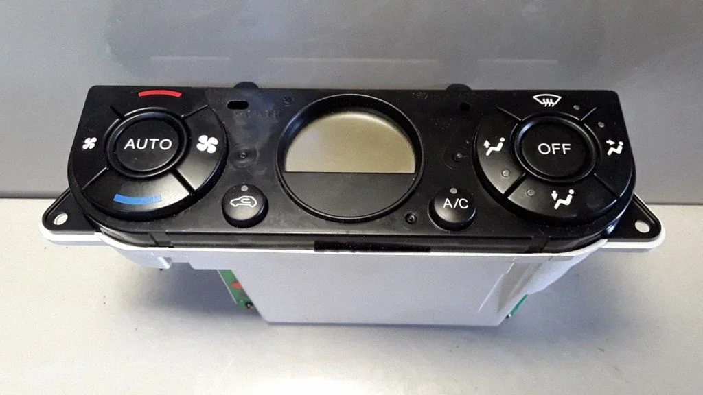 Climate control unit – Ford Mondeo Mk III (2000-2007)