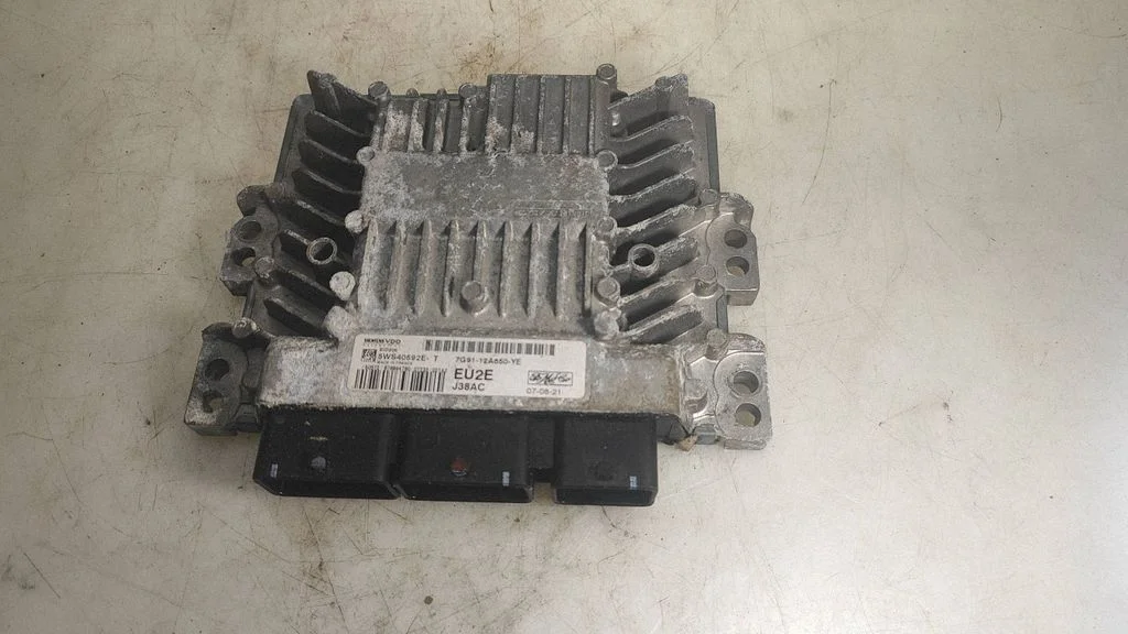 Mootori juhtplokk 7G9112A650YE