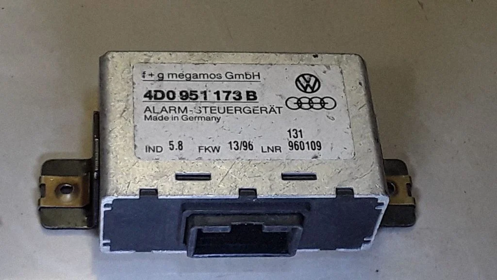 Pozostałe sterowniki i moduły 4D0951173B