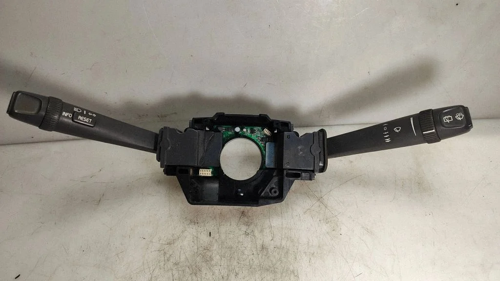 Wiper turn signal indicator stalk/switch 9452393
