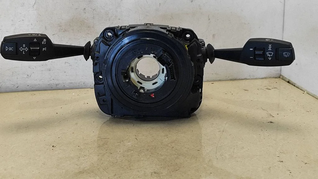Wiper turn signal indicator stalk/switch 6989557
