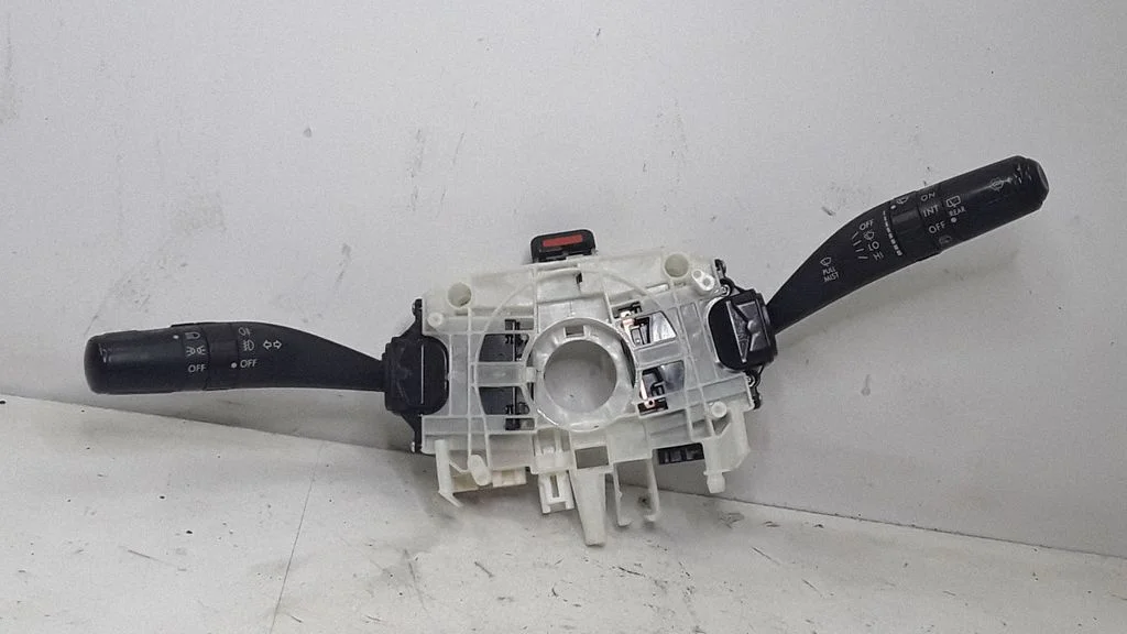 Wiper turn signal indicator stalk/switch 83111AG770