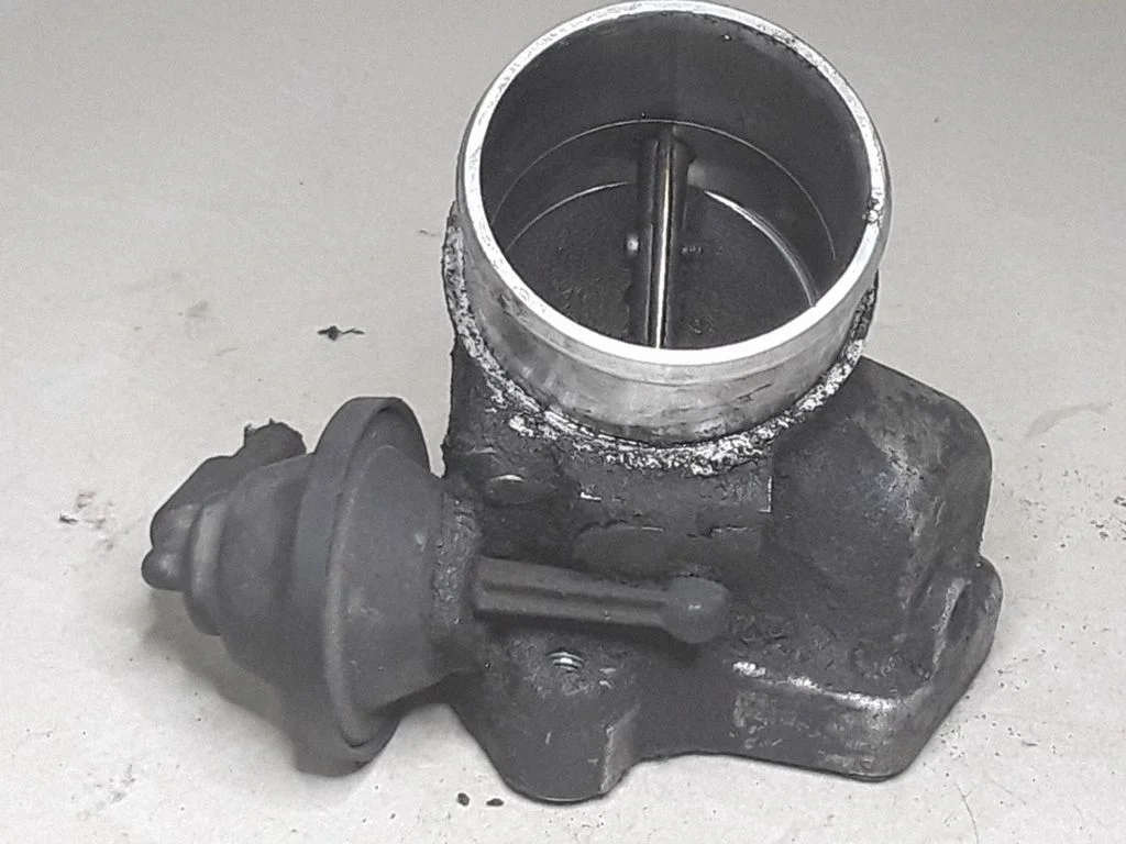 Throttle valve – Audi A4 S4 B5 8D (1999-2000)