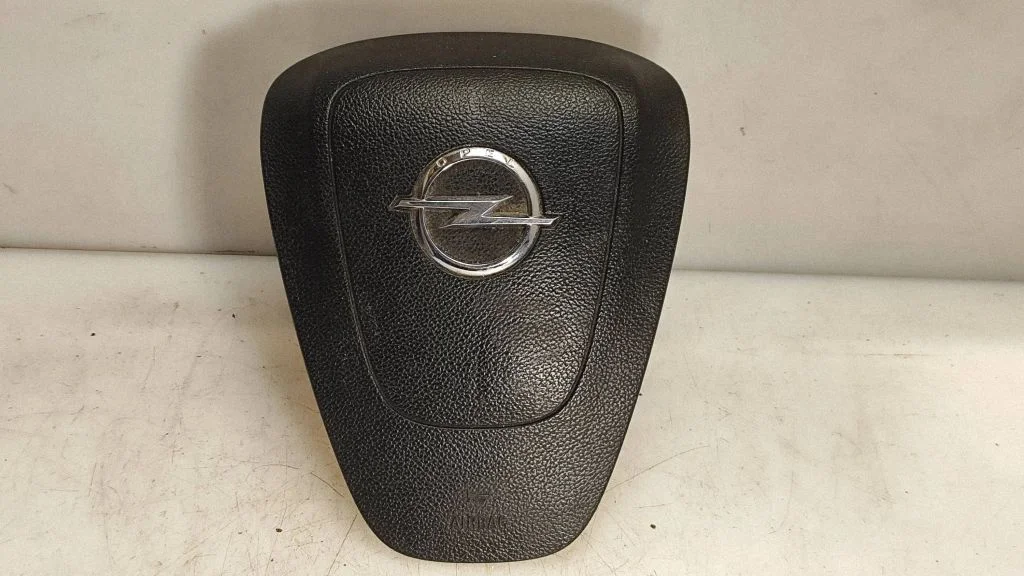 Steering wheel 13300473