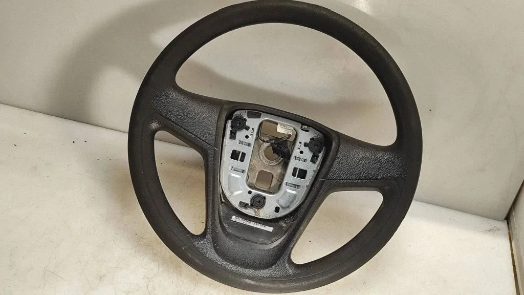 Steering wheel 13351024