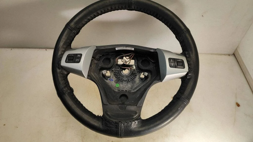 Steering wheel 13230415