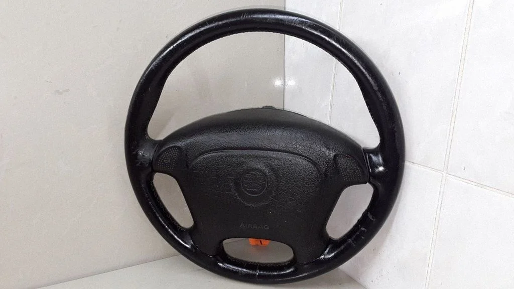 Steering wheel 90497158