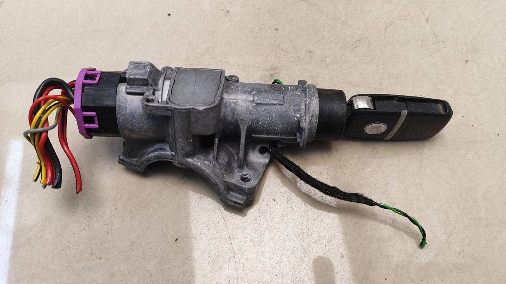 Ignition lock – Volkswagen Passat B5.5 (2001-2005)