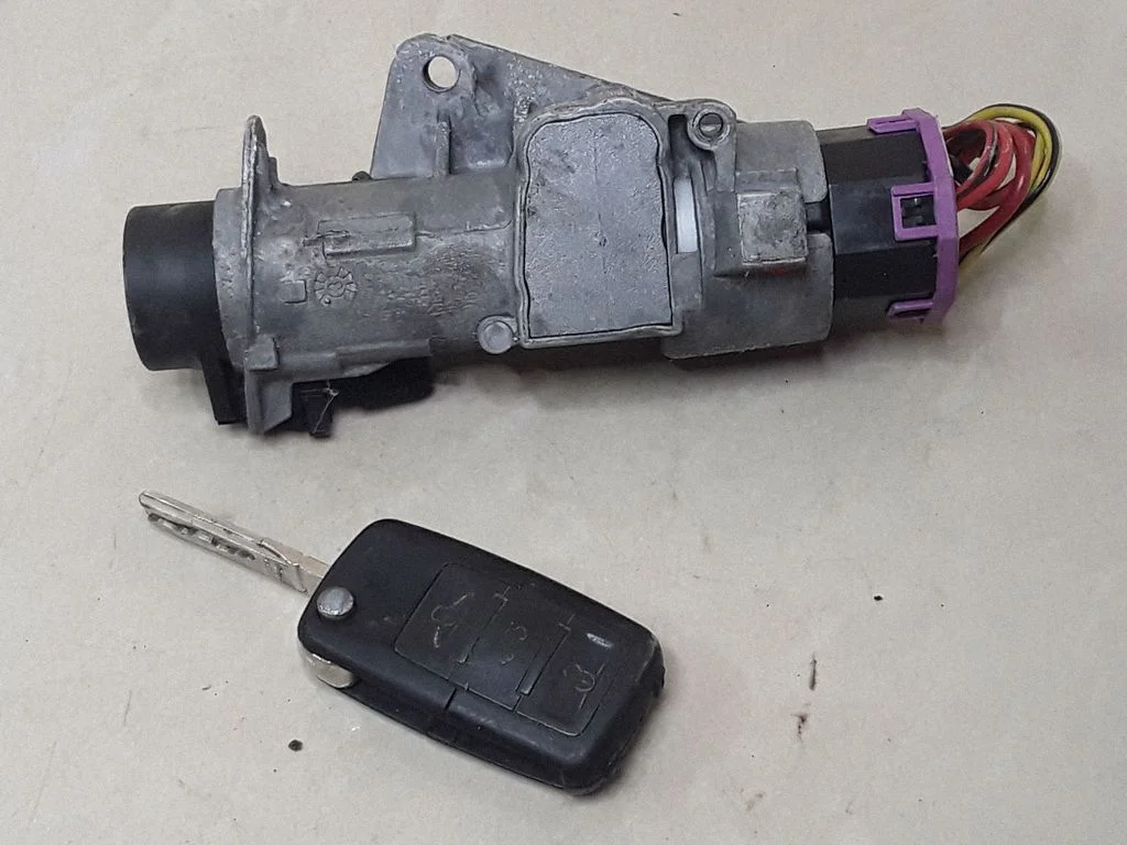 Ignition lock – Volkswagen Passat B5.5 (2001-2005)