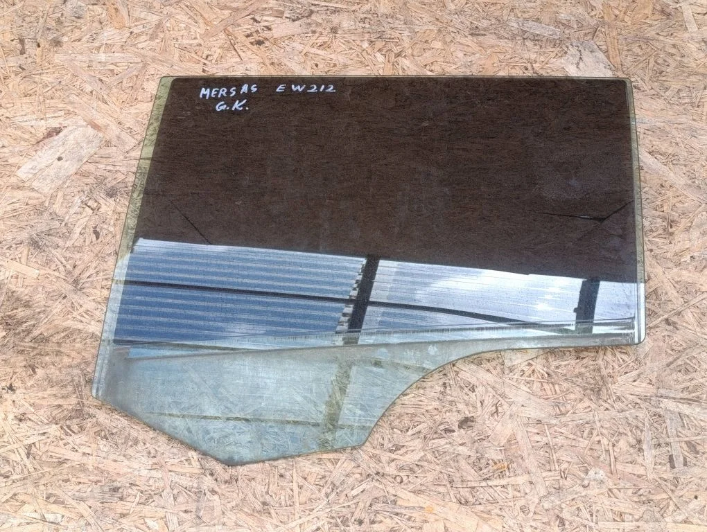 Rear door window glass DOT27AS2M24100