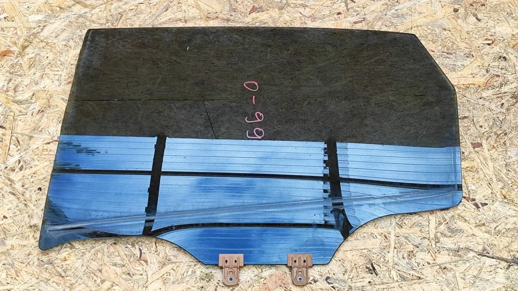 Rear door window glass 43R011604