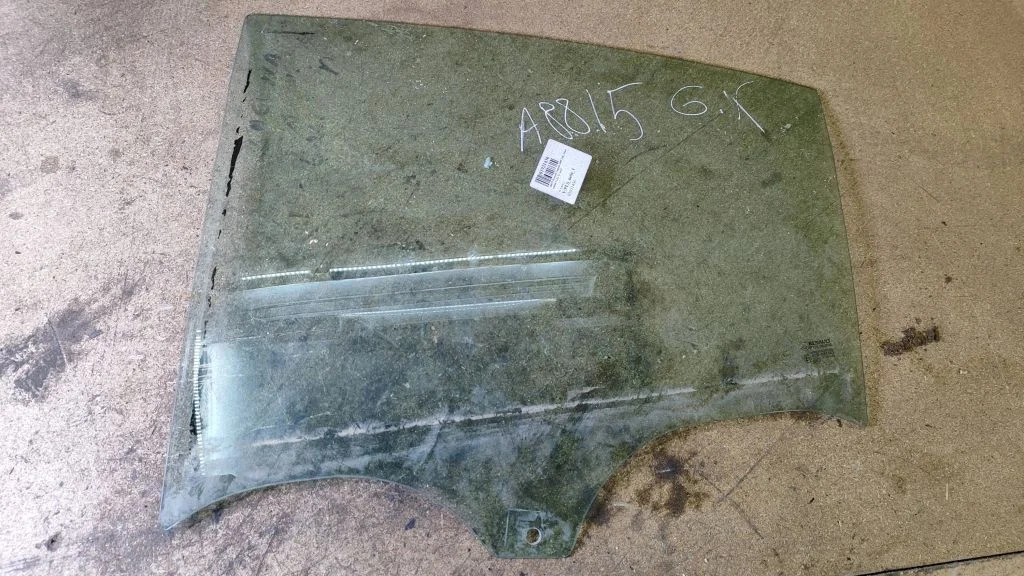 Tagaukse põhiklaas E000199